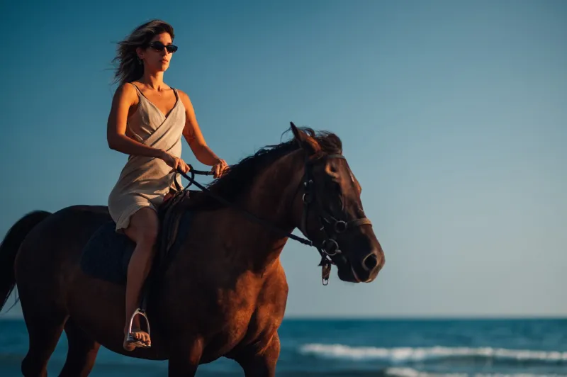Exklusive Pferde-Reiten-Tour in Hurghada, am Strand und durch die Wüste